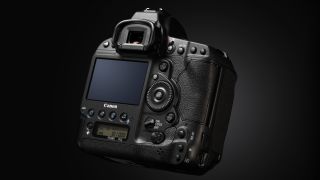 Đánh giá Canon EOS-1D X Mark II