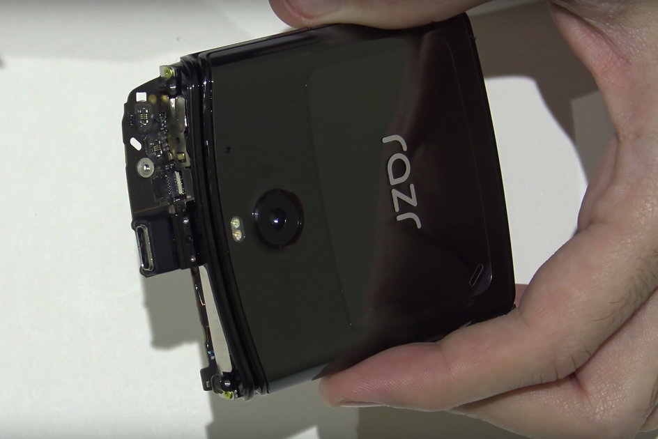 Tonton Razr baru yang dapat dilipat dari Motorola, dicabik-cabik secara brutal di video