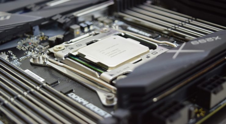 Hewlett Packard Enterprise mendukung kekurangan CPU Intel dapat bertahan hingga 2021