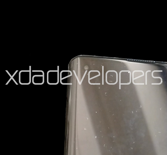 XDA Developers juga menerbitkan tiga foto kemungkinan model top baru