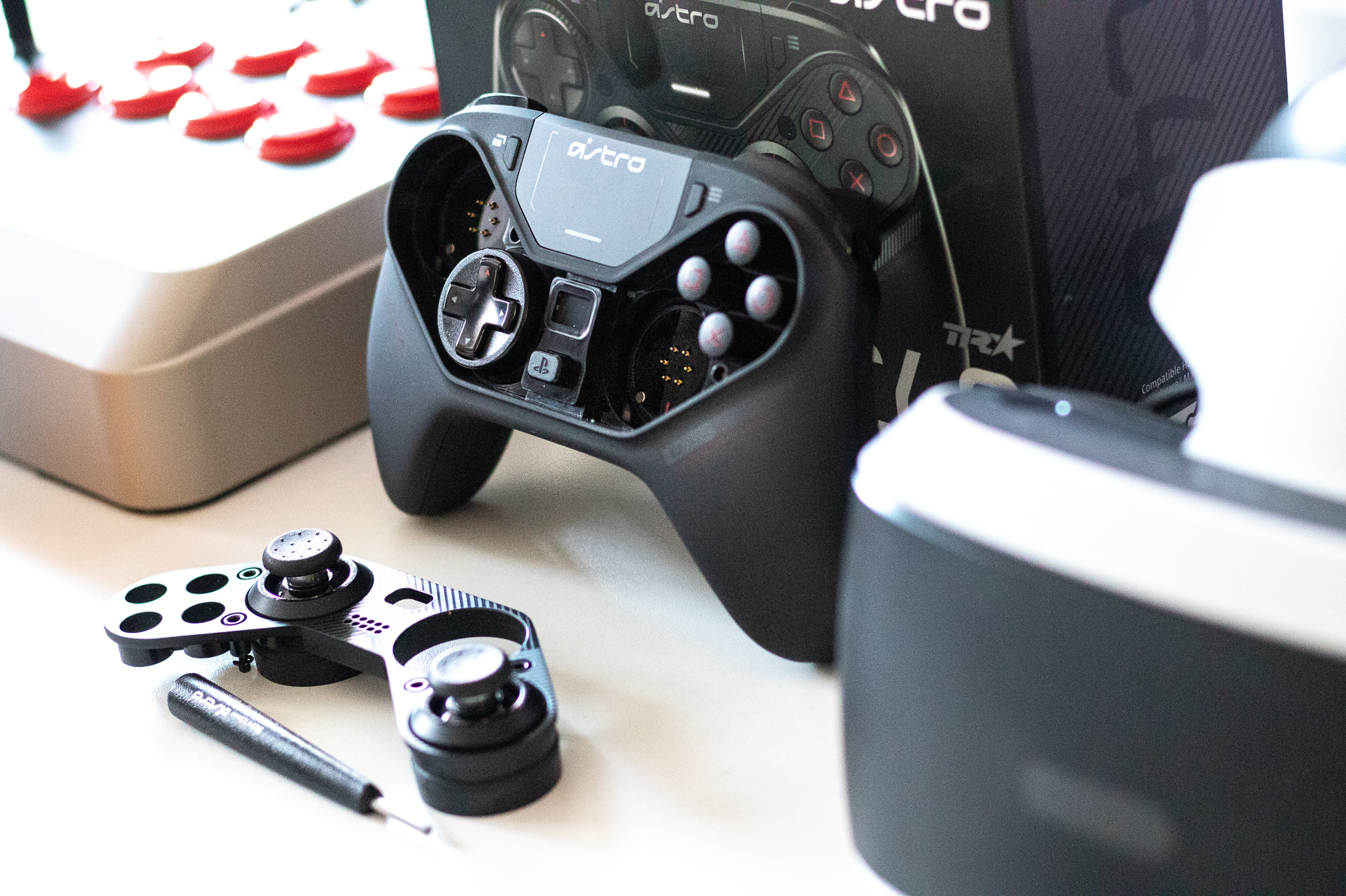 Pengaturan analog dari PlayStation atau Xbox? Kontroler Astro C40 TR menawarkan kedua pengaturan ini - tinjauan 5