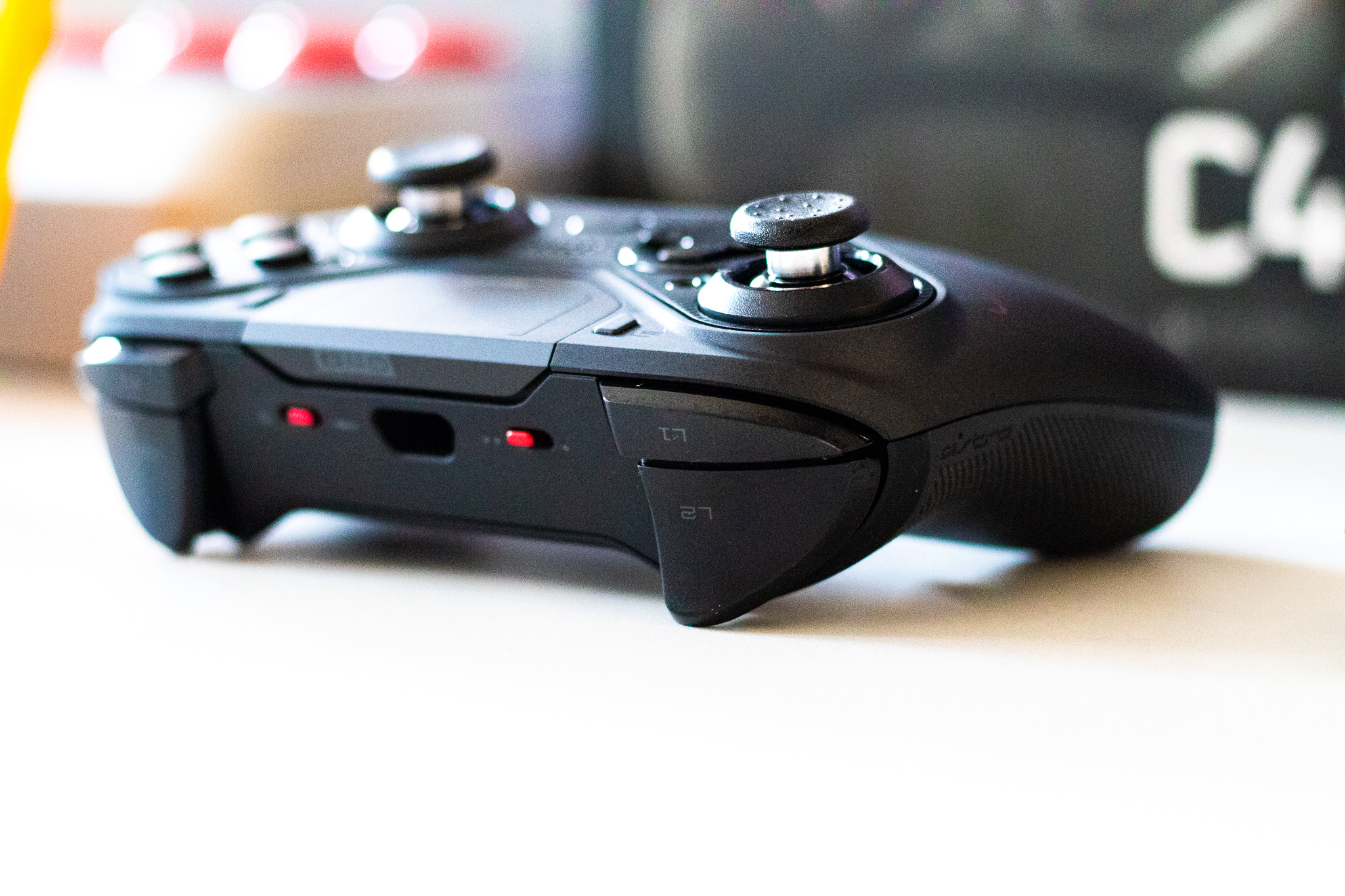 Pengaturan analog dari PlayStation atau Xbox? Kontroler Astro C40 TR menawarkan kedua pengaturan ini - tinjauan 8