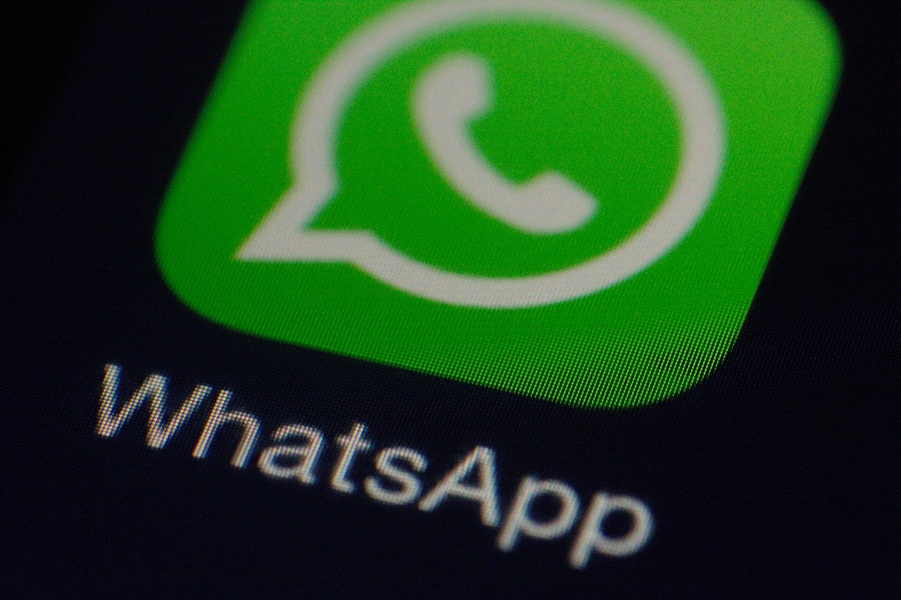 WhatsApp merilis wallpaper baru untuk tema gelapnya