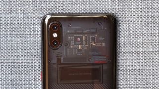 Mặt sau của Xiaomi Mi 8 Chuyên nghiệp