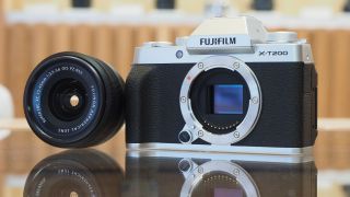 Ulasan Fujifilm X-T200