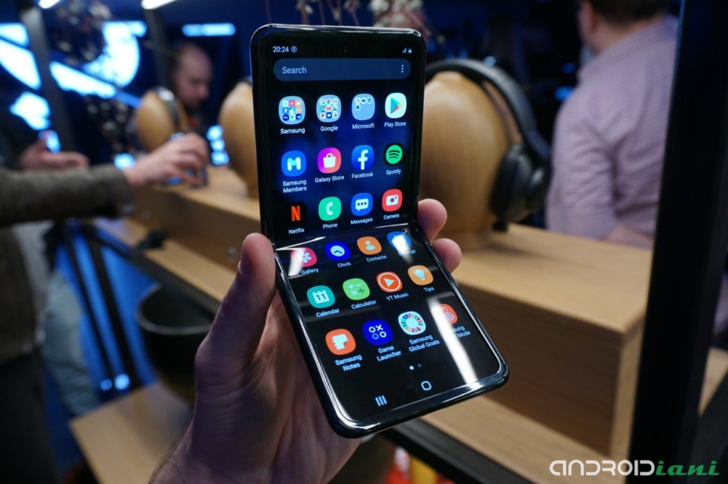 Samsung Galaxy Z Flip adalah smartphone lipat baru: fitur dan harga 3