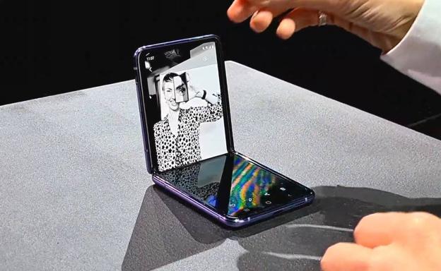 Galaxy Z Flip, Samsung menggandakan taruhan dengan smartphone shell