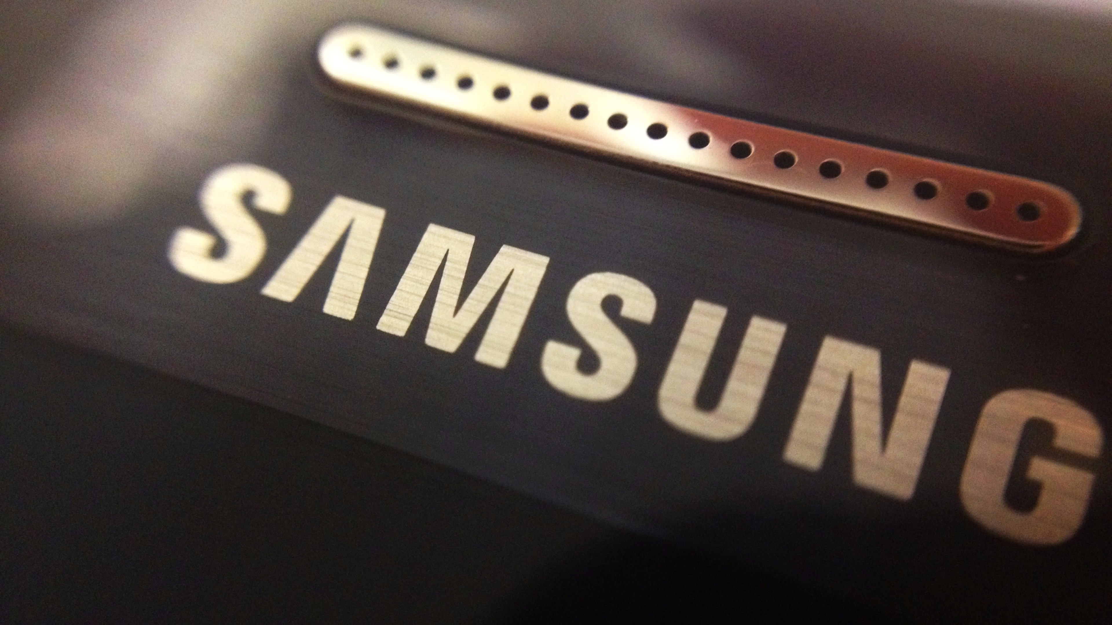 Ponsel lipat Samsung akan menampilkan tiga kamera utama 4