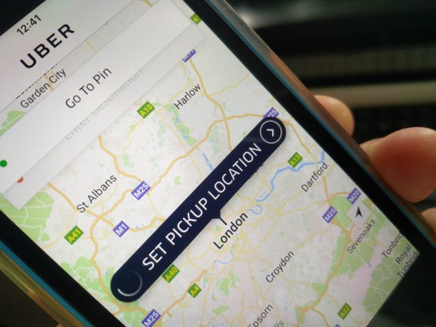 Cara Mengelola Tempat Tersimpan Anda di Uber (Android)