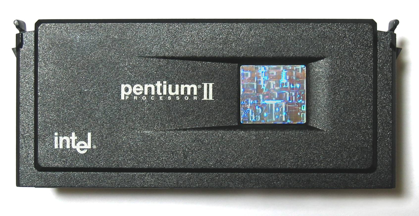 Sementara K6 tersebar luas dan 6x86MX adalah tip orang dalam, Pentium II terlalu mahal untuk pemain "class =" border-image