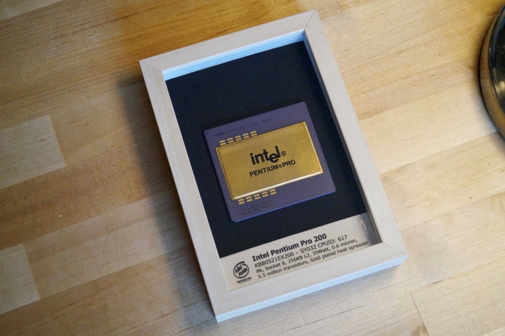 Salah satu hadiah kompetisi komunitas, Pro Pentium asli dalam bingkai