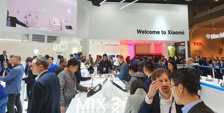 Xiaomi Mwc berdiri