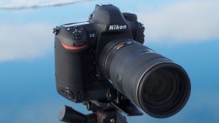 Ulasan Nikon D6