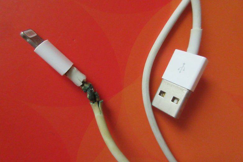 Повреждение USB-кабеля