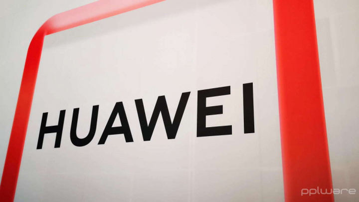 Huawei mematenkan delapan smartphone kamera tersembunyi 1