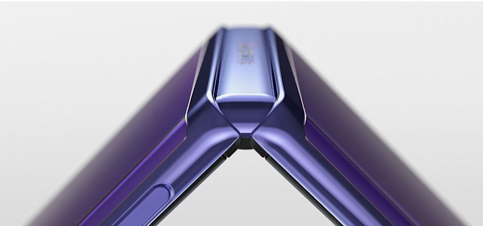  Samsung membuat engsel khusus untuk memungkinkan layar menekuk