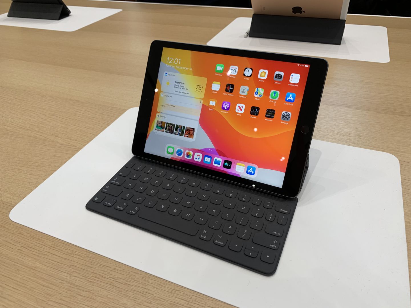 Apple    Công bố iPad Gen 7 với giá $ 329 1