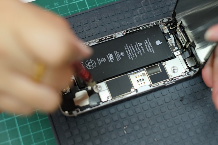 Apple Sekarang Menawarkan Perbaikan Di Tempat Untuk Perangkatnya