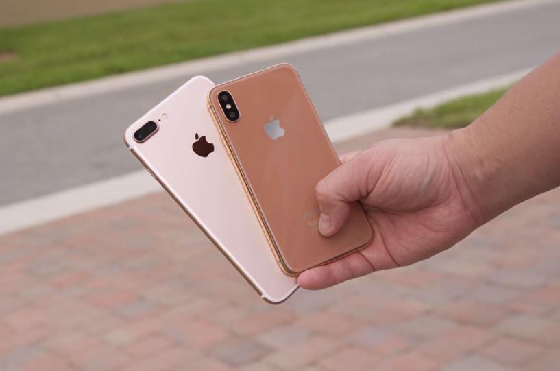 Dua mock-up iPhone 8, dengan opsi tembaga emas ditampilkan di sebelah kanan