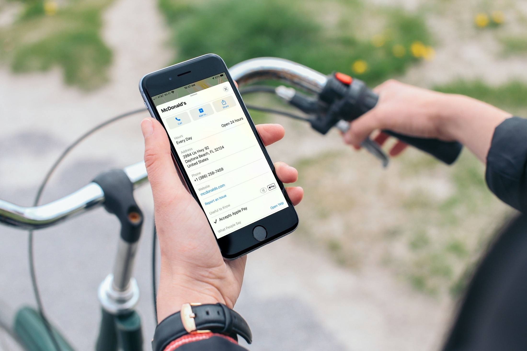 Nhận bản đồ Apple Pay iPhone trên xe đạp