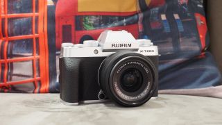Ulasan Fujifilm X-T200