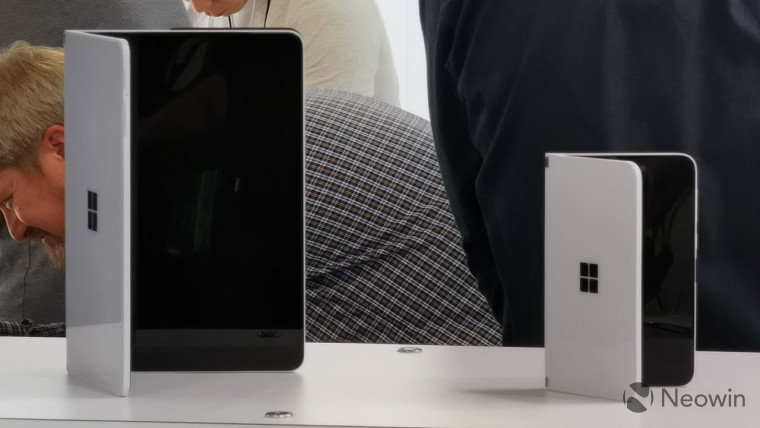 Surface Duo dari Microsoft terlihat di alam liar 1