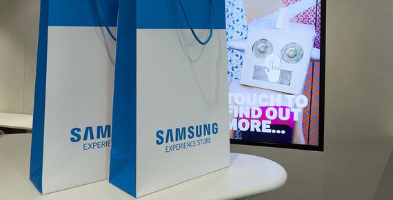Panel depan Samsung Galaxy S10 + bocor menjadi gambar nyata