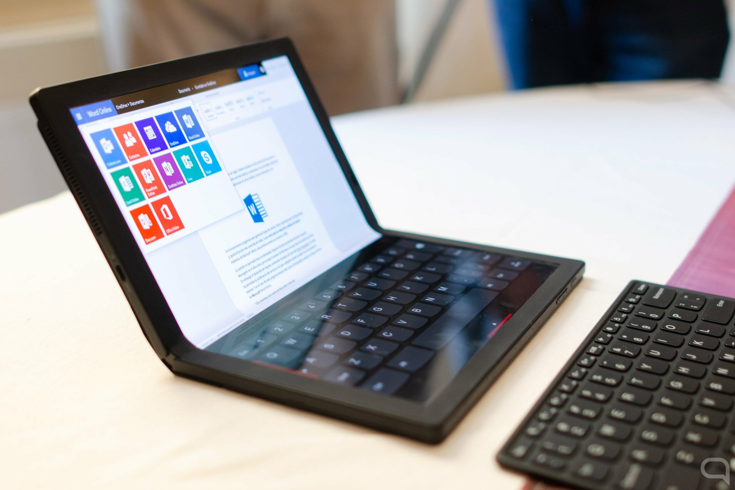 Lenovo ThinkPad X1 Fold y teclado virtual