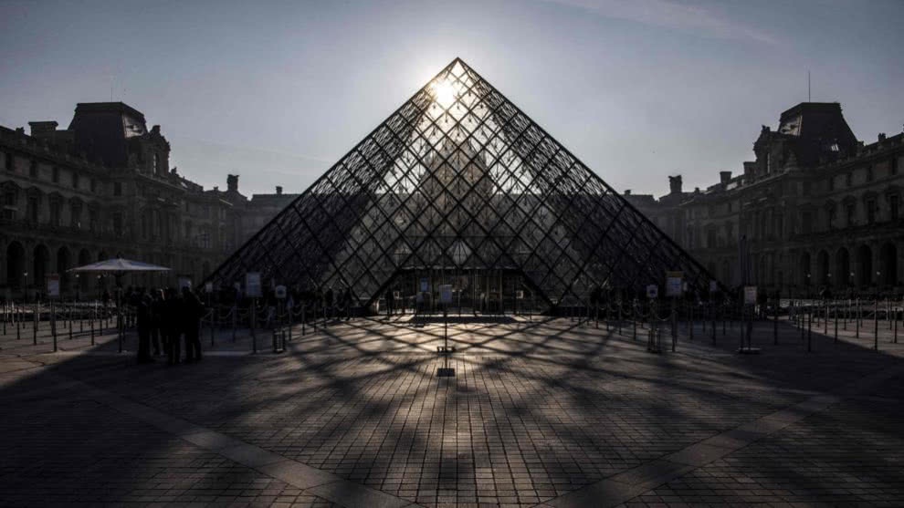 Museum Paris Louvre ditutup karena coronavirus
