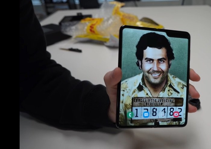 Pablo Escobar Fold 2 smartphone utan box (video)