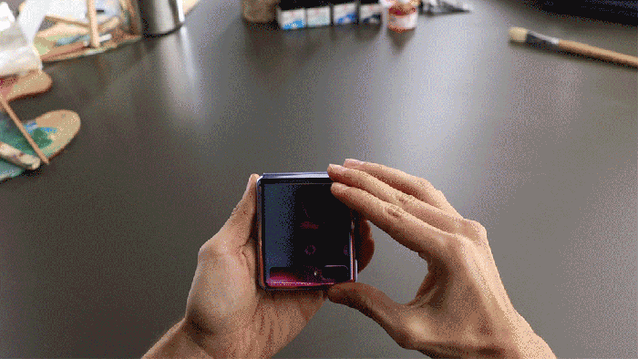 Yenilikçi kullanıcı deneyimi Galaxy Z Kapak 1