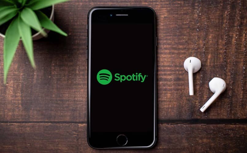 Dengarkan musik di Spotify