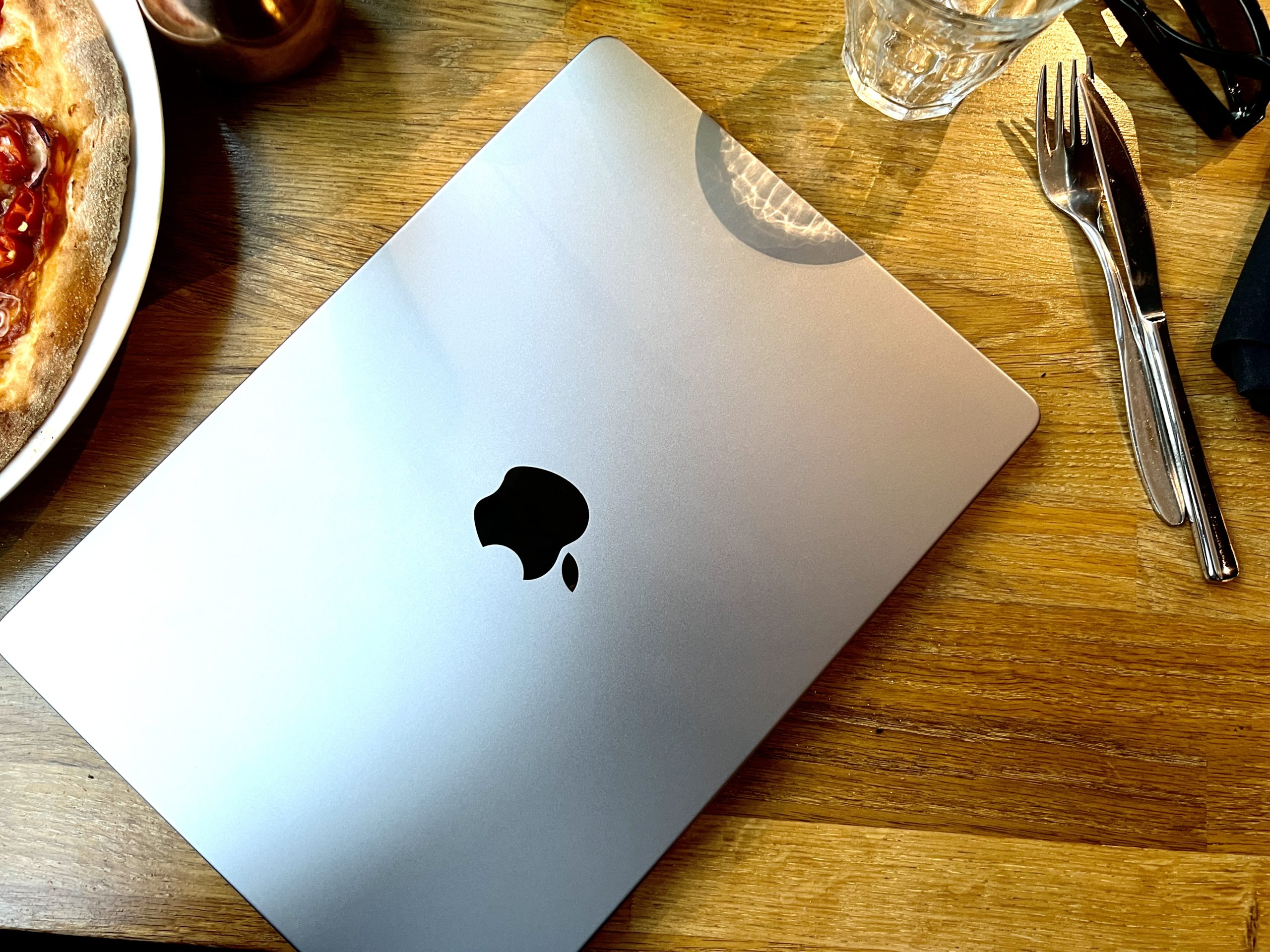 Apple memberi pelanggan MacBook Pro pesan terburuk: Anda tidak akan mendapatkannya sampai Desember 1